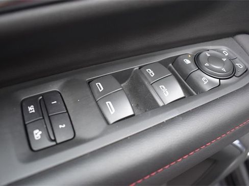 Certified 2022 Chevrolet Suburban RST w/ Sport Performance Package image 27