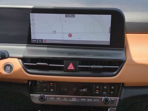 Certified 2024 Kia Seltos EX FWD image 18