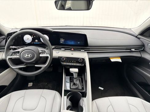 New 2025 Hyundai Elantra Limited image 13