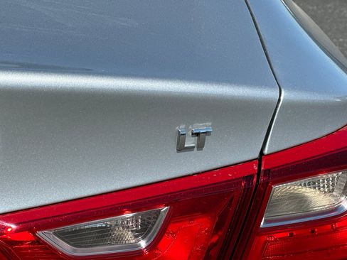 Used 2017 Chevrolet Malibu LT FWD image 26