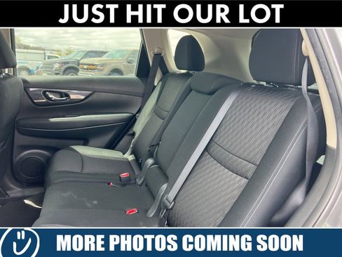 Used 2018 Nissan Rogue SV AWD/4WD image 4