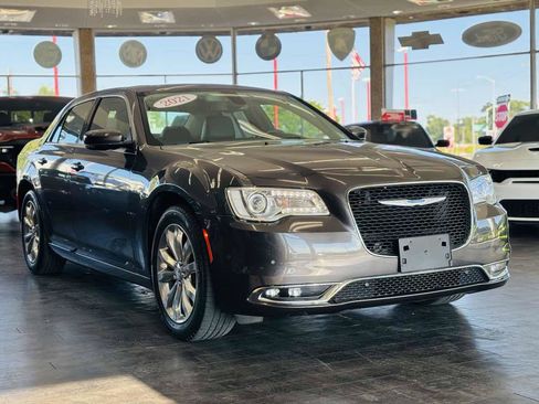Used 2021 Chrysler 300 Touring L w/ Popular Equipment Group AWD/4WD image 4