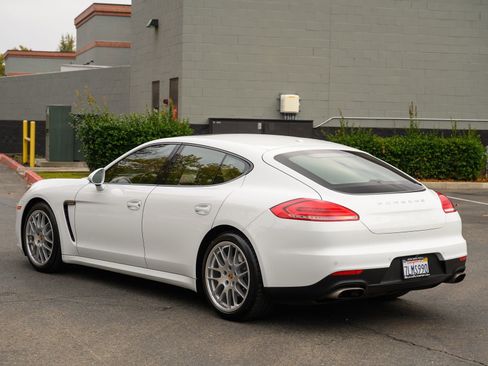 Used 2015 Porsche Panamera 4 image 5