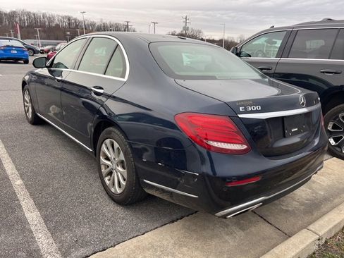 Used 2017 Mercedes-Benz E 300 4MATIC image 2