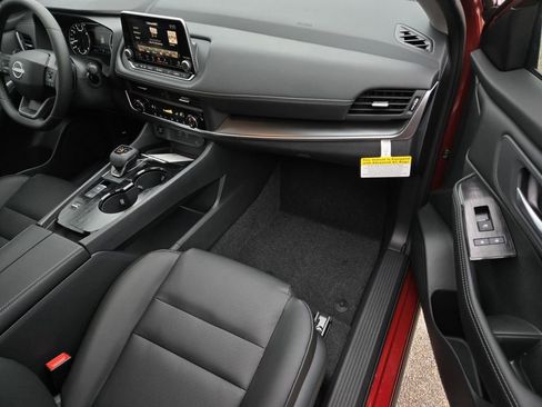 New 2026 Nissan Rogue SV image 7