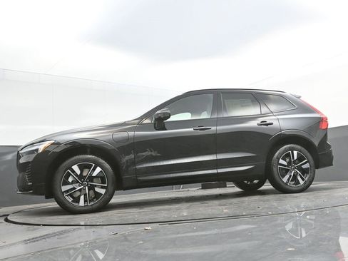 New 2026 Volvo XC60 T8 Core w/ Climate Package image 25