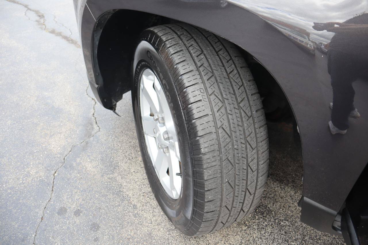 Used 2015 GMC Acadia SLE FWD image 21