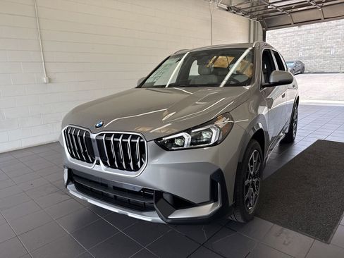 Used 2025 BMW X1 xDrive28i w/ Technology Package AWD/4WD image 3