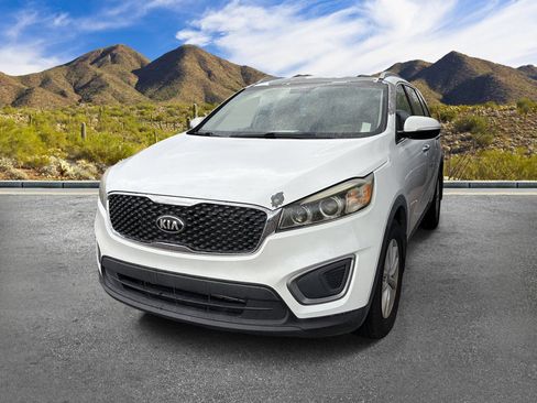 Used 2016 Kia Sorento LX w/ LX Convenience Package AWD/4WD image 2