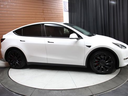 Used 2023 Tesla Model Y Performance image 17