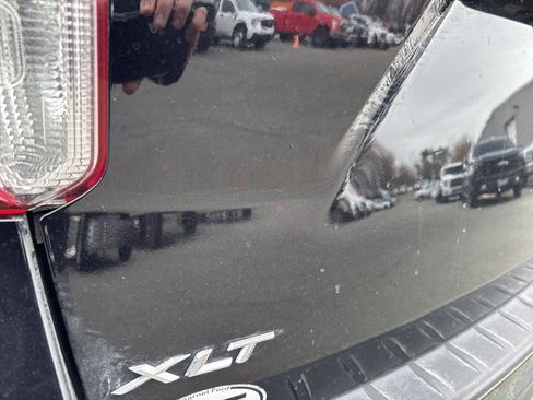 Used 2022 Ford Explorer XLT image 7