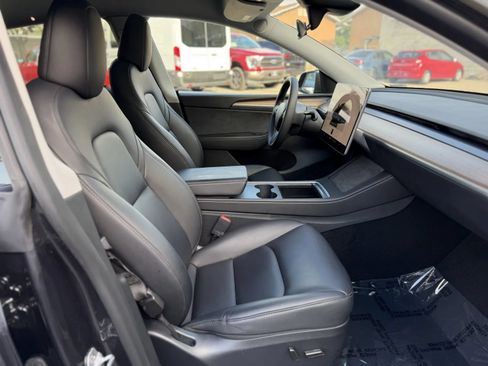 Used 2024 Tesla Model Y Long Range RWD image 18