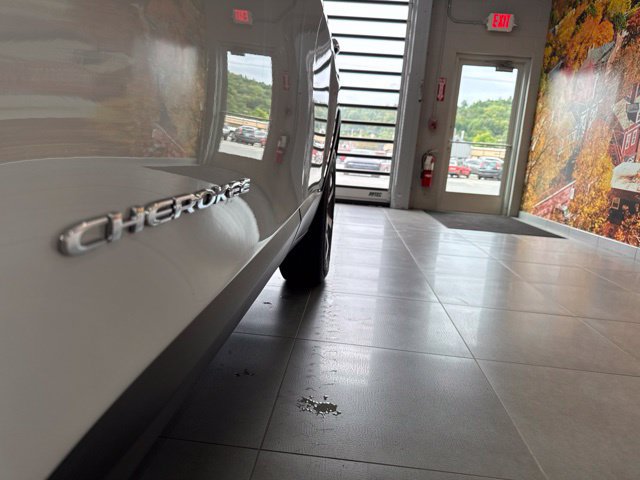 Used 2021 Jeep Cherokee Limited AWD/4WD image 17