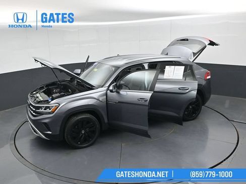 Used 2022 Volkswagen Atlas Cross Sport SE w/ Black Wheel Package AWD/4WD image 52