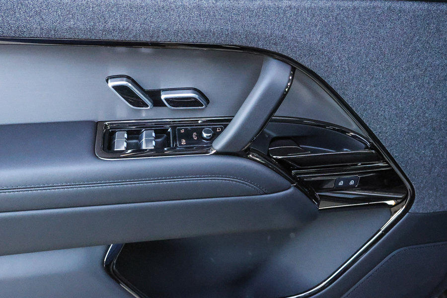 New 2026 Land Rover Range Rover Sport SE AWD/4WD image 24