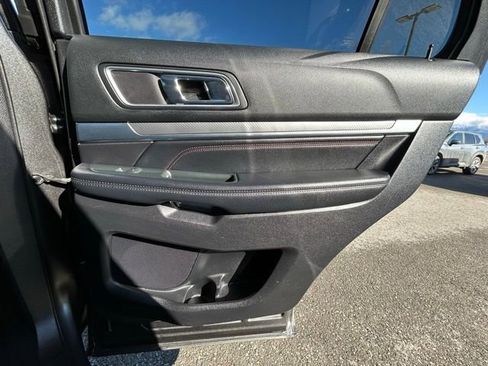 Used 2018 Ford Explorer Sport image 44