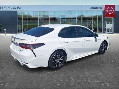 Used 2023 Toyota Camry SE FWD image 5
