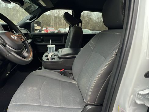 Used 2024 RAM 2500 Tradesman w/ Chrome Appearance Group image 17