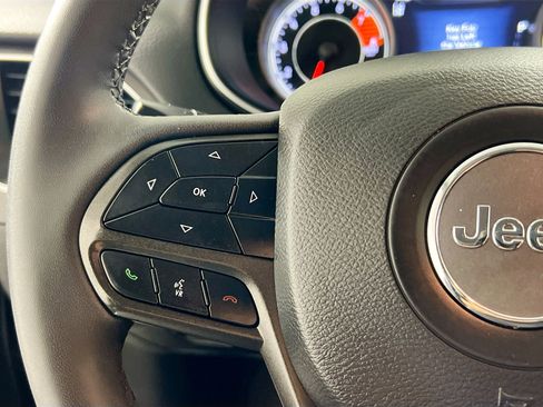 Used 2021 Jeep Cherokee Trailhawk image 18