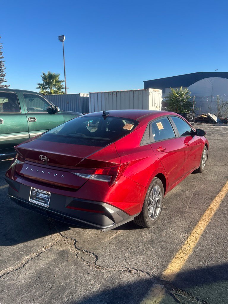 Used 2024 Hyundai Elantra SEL FWD image 7