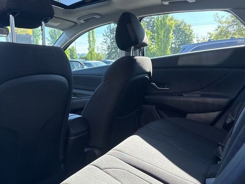 Used 2022 Hyundai Elantra SEL w/ Convenience + Premium Package FWD image 11
