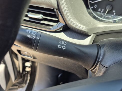 Used 2025 Nissan Sentra SV FWD image 33