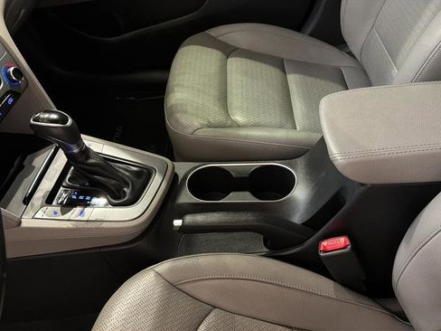 Used 2017 Hyundai Elantra Limited w/ Limited Tech Package 04 image 25