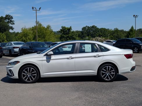 Used 2025 Volkswagen Jetta SE w/ Sunroof Package FWD image 6