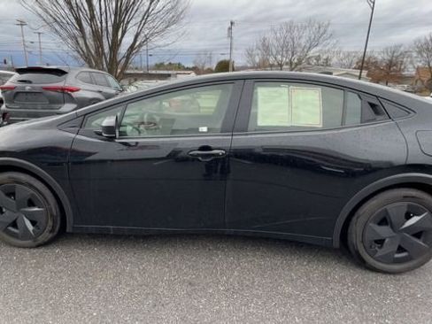 Certified 2024 Toyota Prius Prime SE image 5