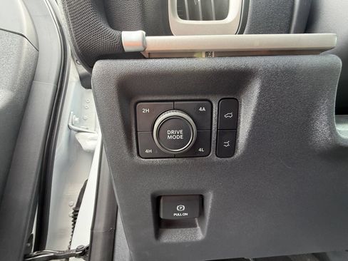 Used 2025 Ford Expedition Active AWD/4WD image 26