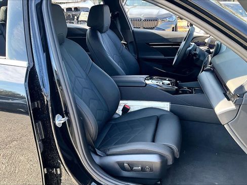 Used 2025 BMW 530i image 8