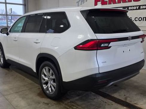 Used 2024 Toyota Grand Highlander Limited image 3