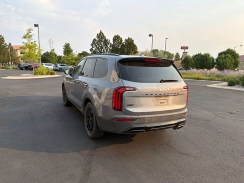 Used 2022 Kia Telluride SX w/ SX Prestige Package AWD/4WD image 3