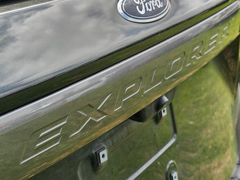 Used 2023 Ford Explorer XLT w/ Equipment Group 202A image 8