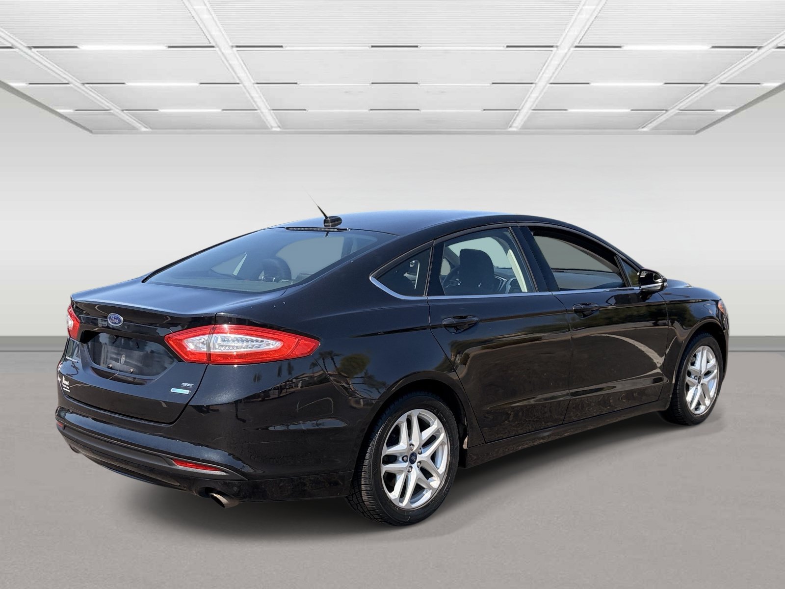 Used 2014 Ford Fusion SE FWD image 5