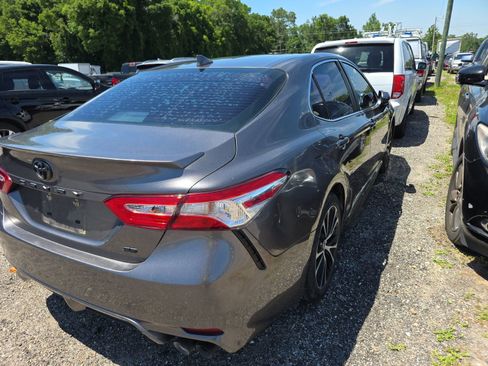 Used 2020 Toyota Camry SE FWD image 4