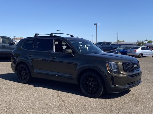 Certified 2022 Kia Telluride EX w/ EX Premium Package AWD/4WD image 7