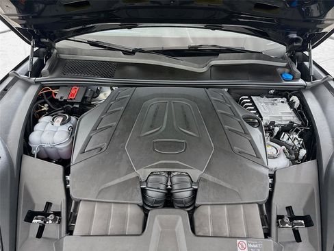 Used 2025 Porsche Cayenne Turbo image 32