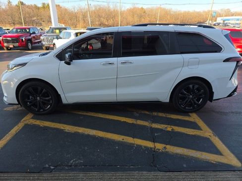 Used 2023 Toyota Sienna XSE image 8