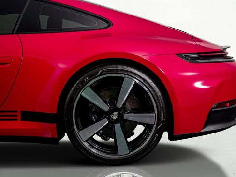 Used 2025 Porsche 911 Carrera image 19