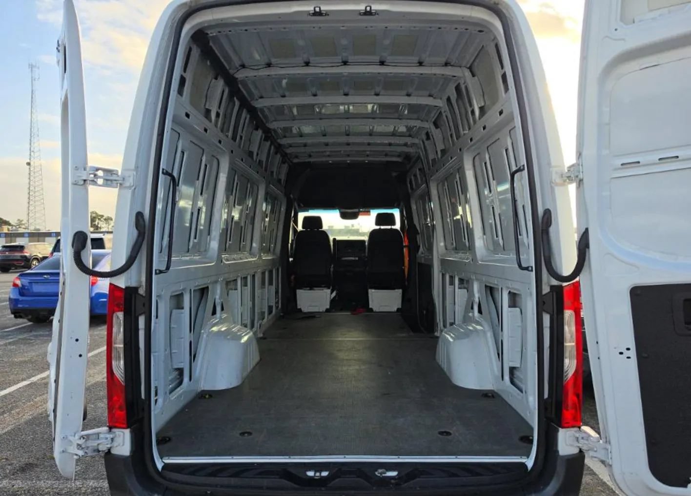 Used 2023 Mercedes-Benz Sprinter 2500 image 16