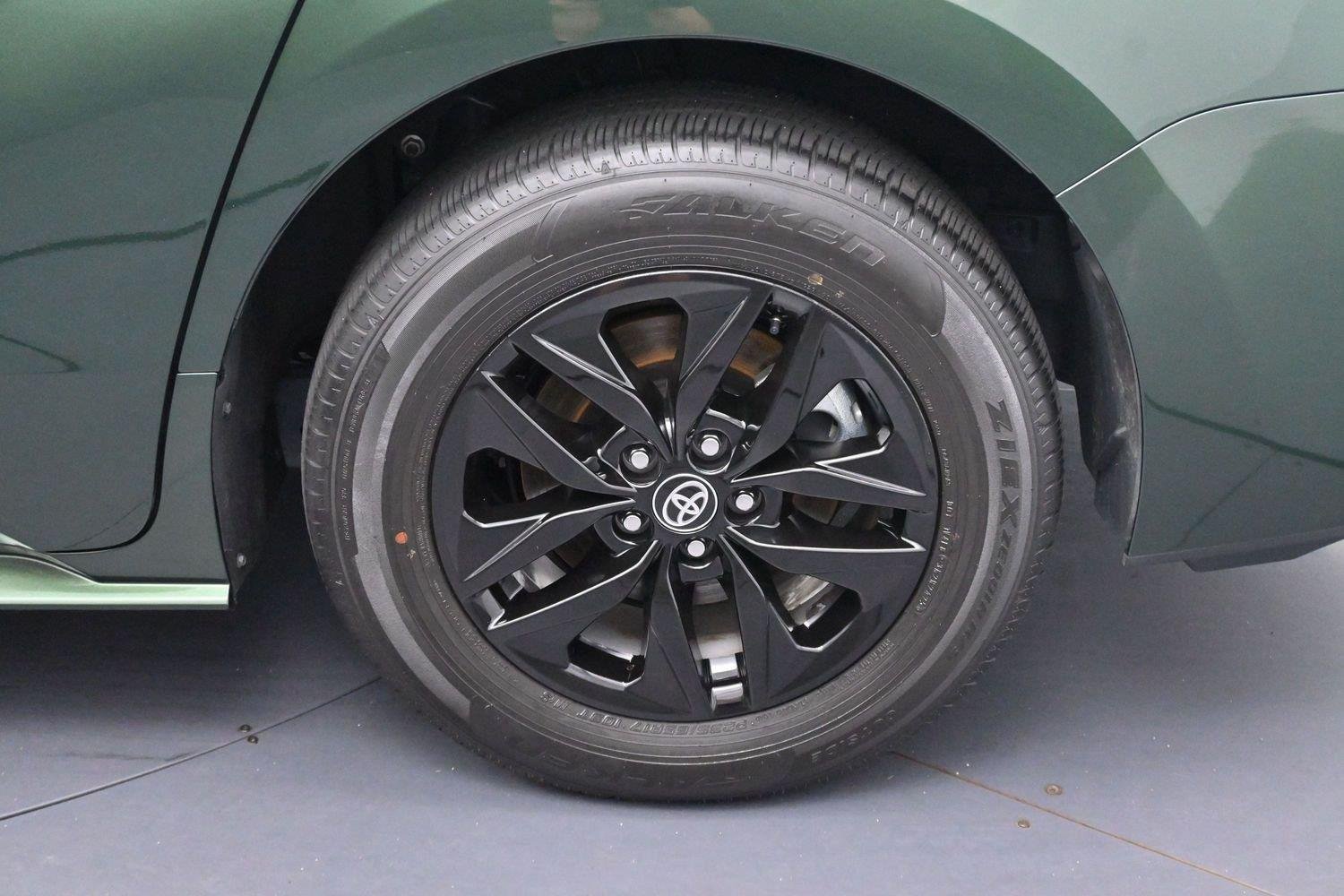 Used 2025 Toyota Sienna XLE FWD image 38