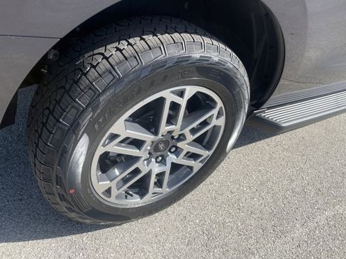 New 2025 Ford Expedition Active image 18