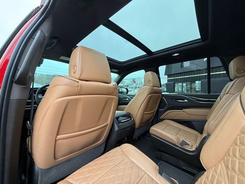 Used 2021 Cadillac Escalade Premium Luxury AWD/4WD image 17