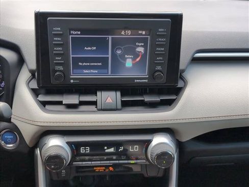 Used 2021 Toyota RAV4 XLE AWD/4WD image 16
