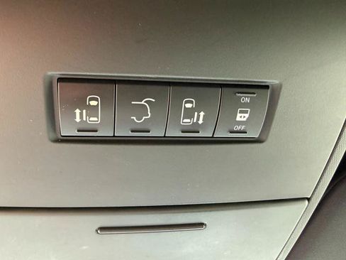 Used 2017 Dodge Grand Caravan SXT FWD image 14