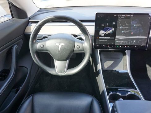 Used 2019 Tesla Model 3 image 5