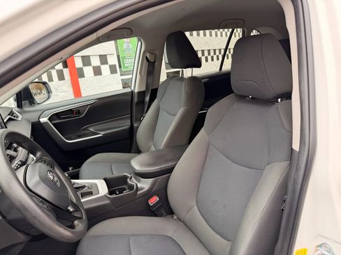 Used 2022 Toyota RAV4 LE w/ Carpet Mat Package (TMS) image 11