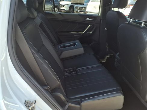 Certified 2022 Volkswagen Tiguan SE R-Line FWD image 22