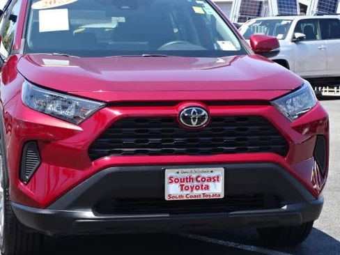 Used 2022 Toyota RAV4 LE AWD/4WD image 4